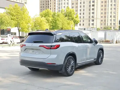 Nio ES8