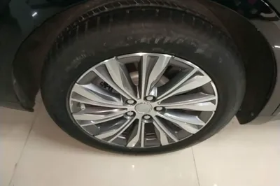 Hongqi E-QM5