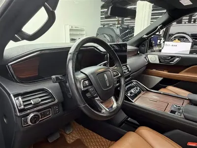 Lincoln Navigator