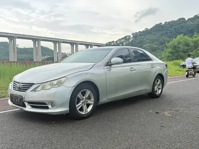 Toyota Reiz