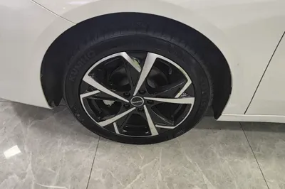 Roewe i5