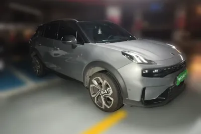 Lynk & Co 06
