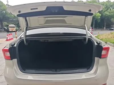 Roewe i5