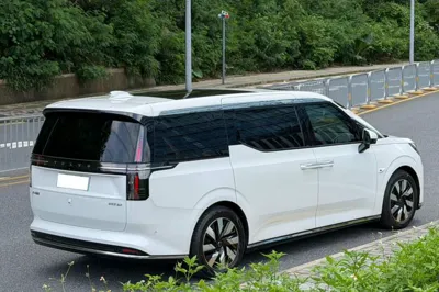 Volvo EM90