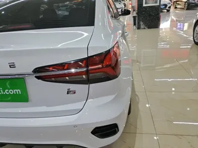 Roewe i5