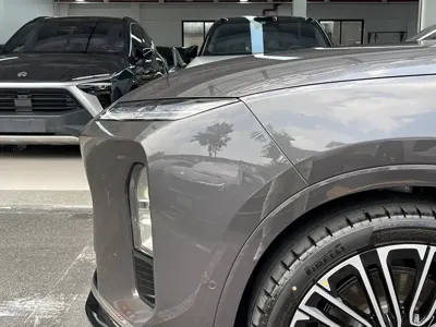Nio ES8