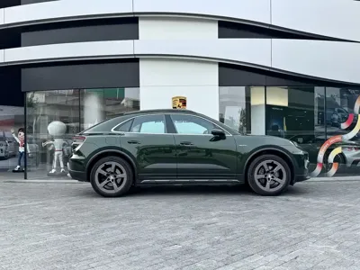 Porsche Macan EV
