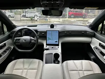 Nio ES8