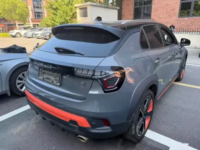 Lynk & Co 02