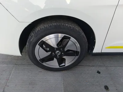 Dongfeng Aeolus E70