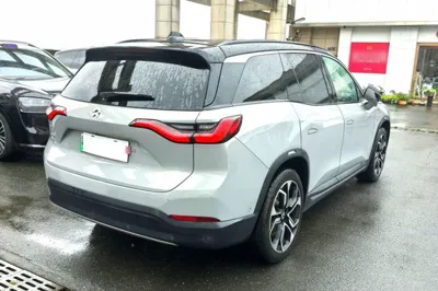 Nio ES8