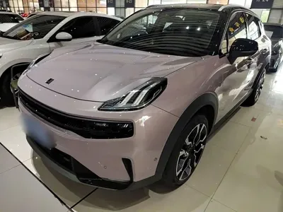 Lynk & Co 06