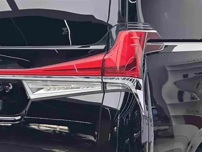 Lexus LM