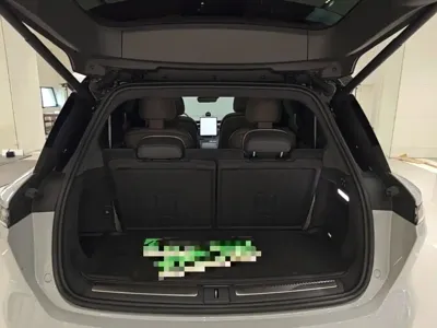 Nio ES8
