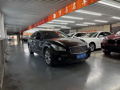 Infiniti Q70