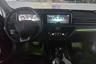 Hongqi HS5