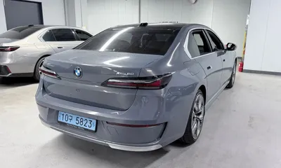 BMW i7