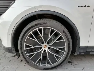 Porsche Macan EV