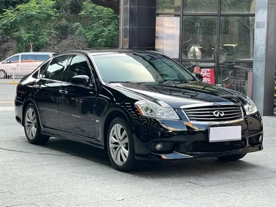 Infiniti M
