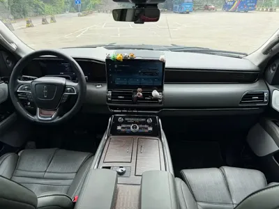 Lincoln Navigator