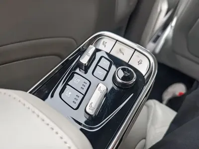 Volvo EM90