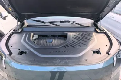 Lynk & Co 900
