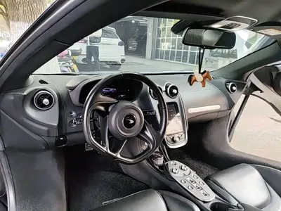 McLaren GT
