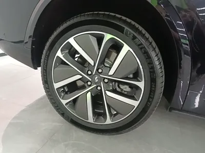 Li Auto L8