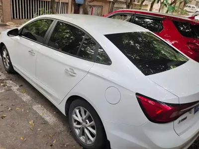 Roewe i5