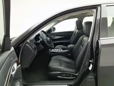 Infiniti Q70