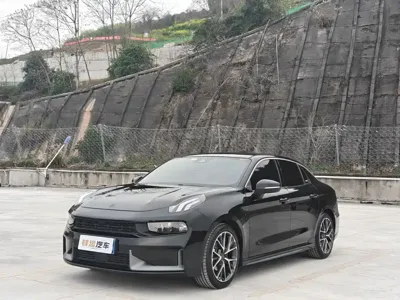 Lynk & Co 03