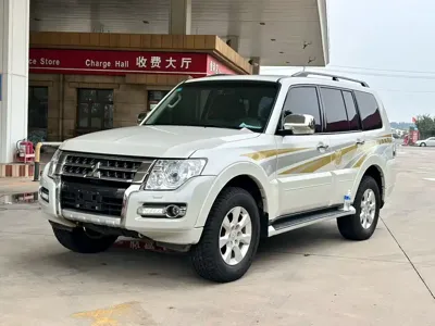 Mitsubishi Pajero (Import)