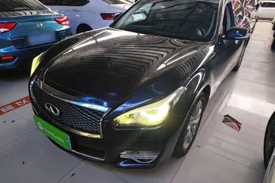 Infiniti Q70