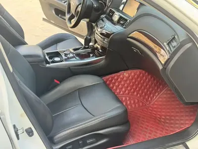 Infiniti Q70