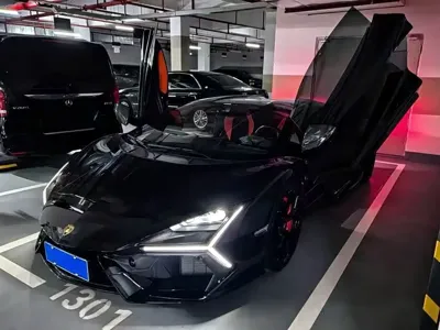 Lamborghini Revuelto