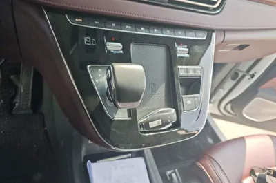 Hongqi HQ9