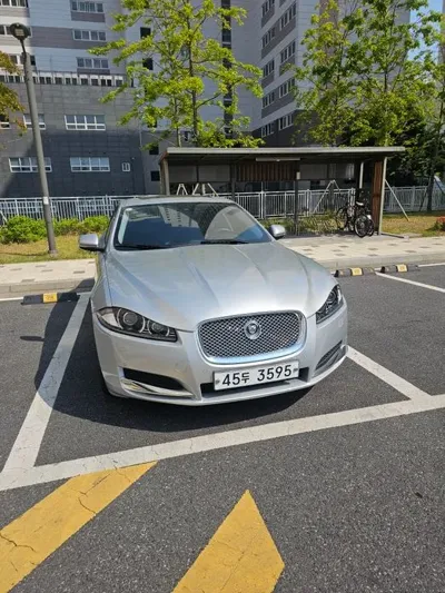 Jaguar XF