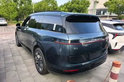 Lynk & Co 900