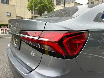 Roewe i5