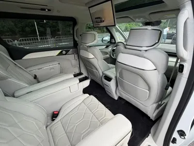 Volvo EM90