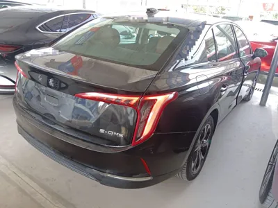 Hongqi E-QM5