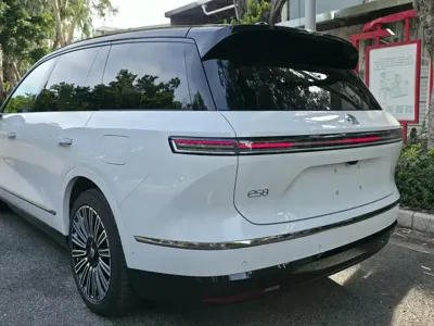 Nio ES8