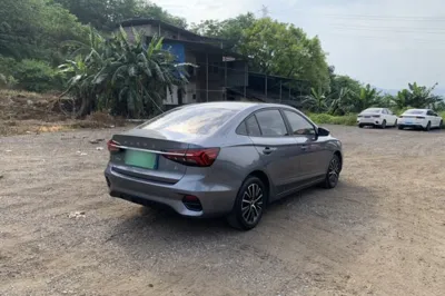 Roewe i5