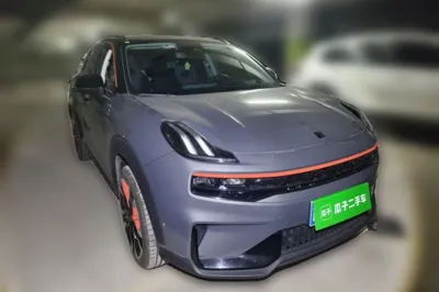 Lynk & Co 06