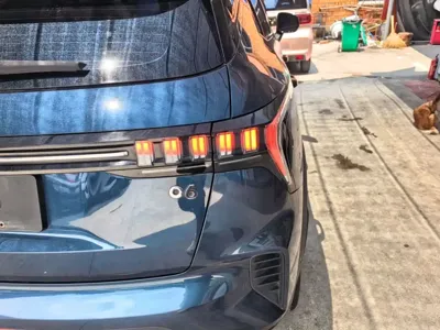Lynk & Co 06