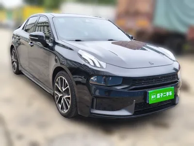 Lynk & Co 03