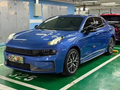 Lynk & Co 03