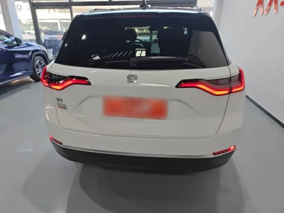 Nio ES8