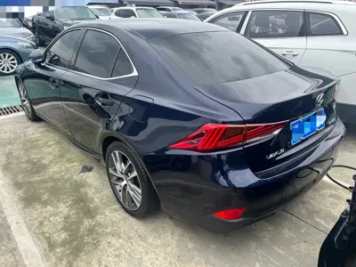 Lexus IS