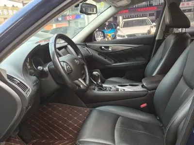 Infiniti Q50L
